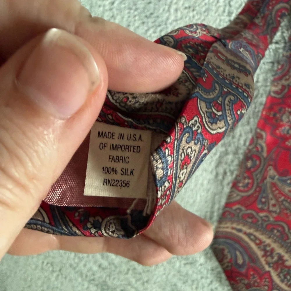 Vintage Red Paisley Silk Necktie Made in USA RN22356 Classic Mens Tie